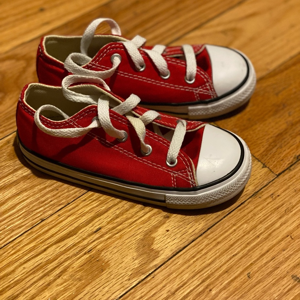 Gently Used Unisex Converse Sneakers